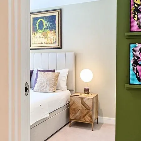 Modern Bedroom With Private Bathroom And Shared Kitchen & Lounge In Our Home Londres Exterior foto