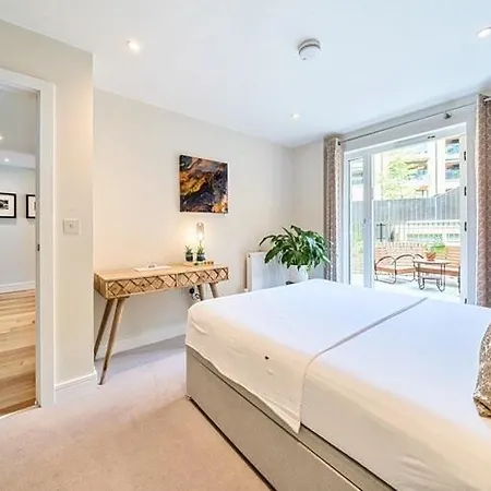Modern Bedroom With Private Bathroom And Shared Kitchen & Lounge In Our Home Londres Exterior foto