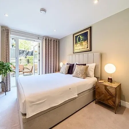 Modern Bedroom With Private Bathroom And Shared Kitchen & Lounge In Our Home Londres Exterior foto