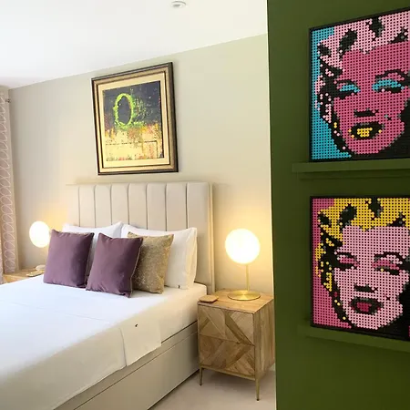 Modern Bedroom With Private Bathroom And Shared Kitchen & Lounge In Our Home Londres Exterior foto