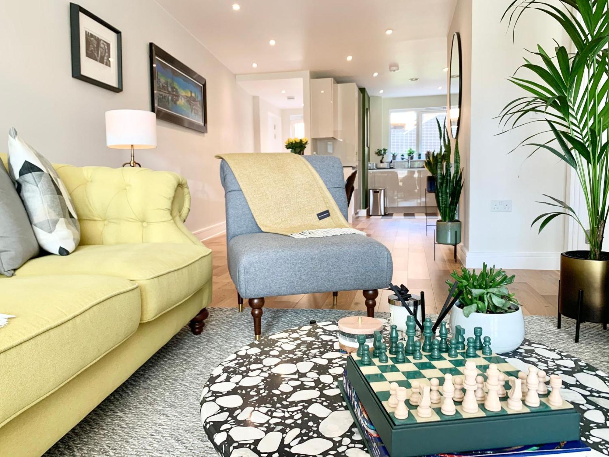Modern Bedroom With Private Bathroom And Shared Kitchen & Lounge In Our * Londra