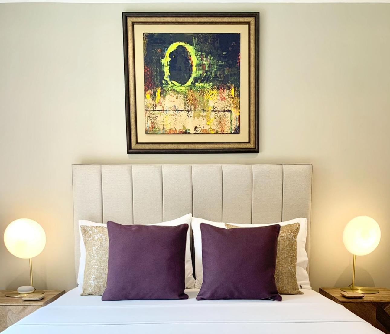 Modern Bedroom With Private Bathroom And Shared Kitchen & Lounge In Our Londra