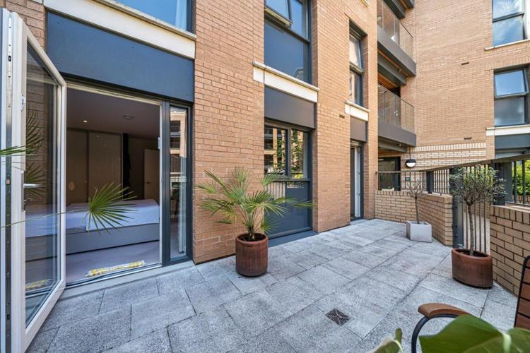 Modern Bedroom With Private Bathroom And Shared Kitchen & Lounge In Our Londra