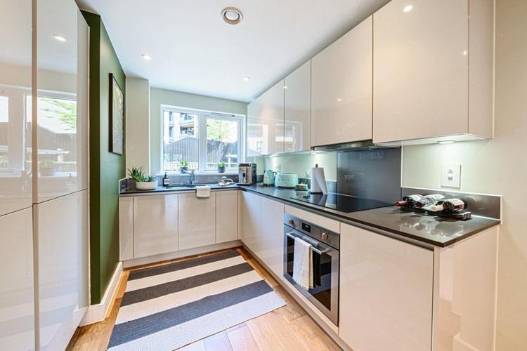 Alloggio in famiglia Modern Bedroom With Private Bathroom And Shared Kitchen & Lounge In Our Londra